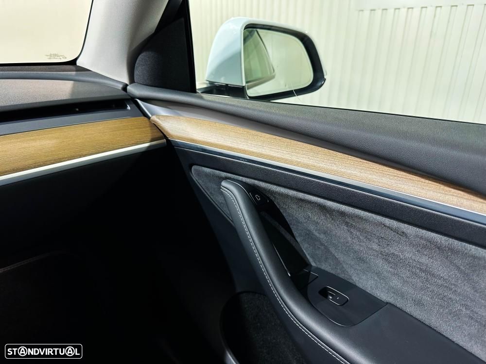 Tesla Model Y Long Range Dual Motor AWD - 34