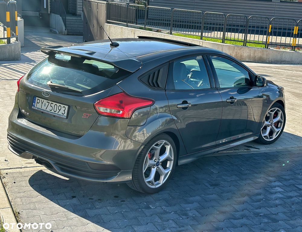 Ford Focus 2.0 EcoBoost ST mit Leder-Sport-Paket - 21