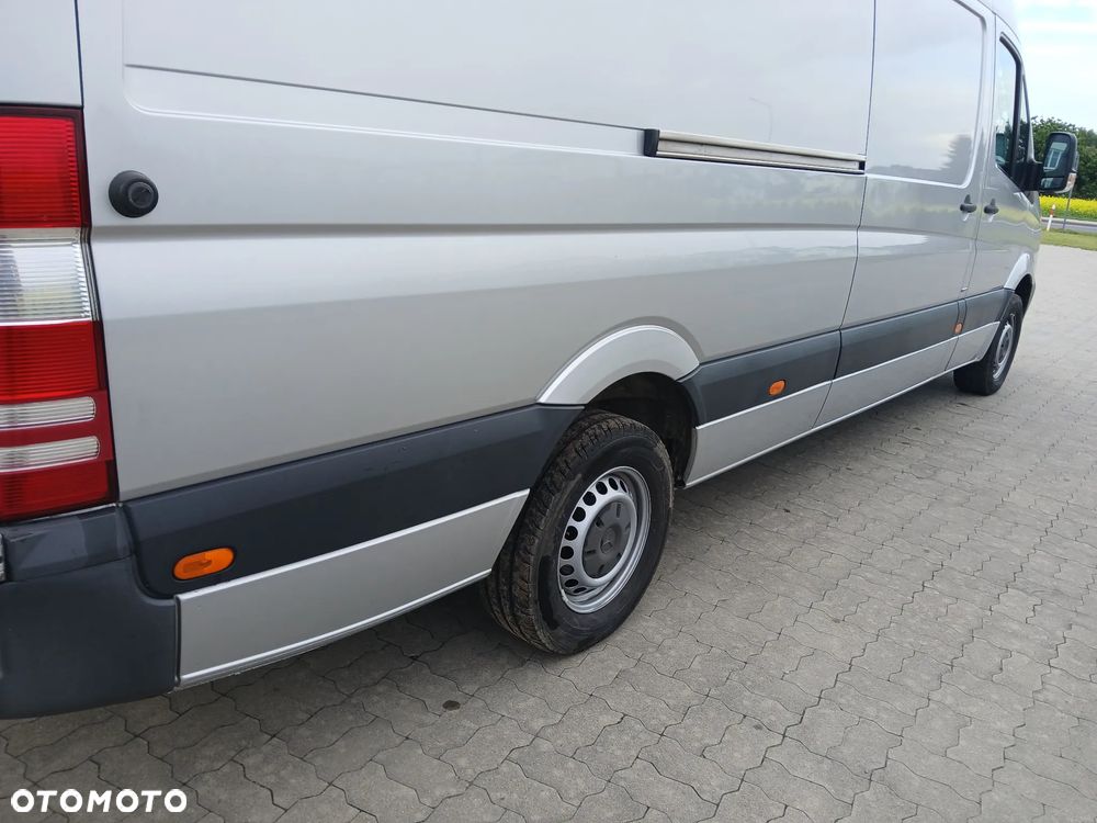 Mercedes-Benz Sprinter - 12