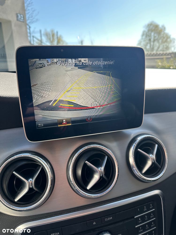 Mercedes-Benz CLA 200 7G-DCT AMG Line - 19