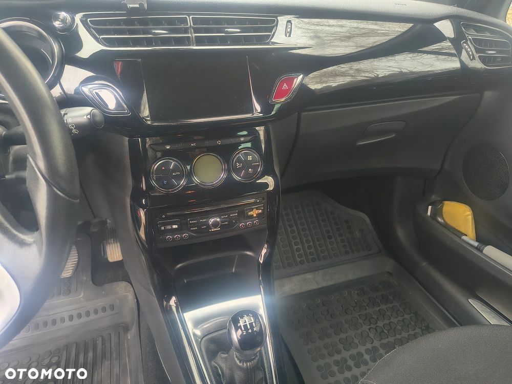 Citroën DS3 e-HDi 90 FAP SoChic - 16