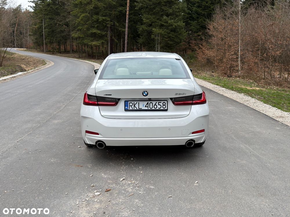 BMW Seria 3 330i xDrive Sport Line - 6