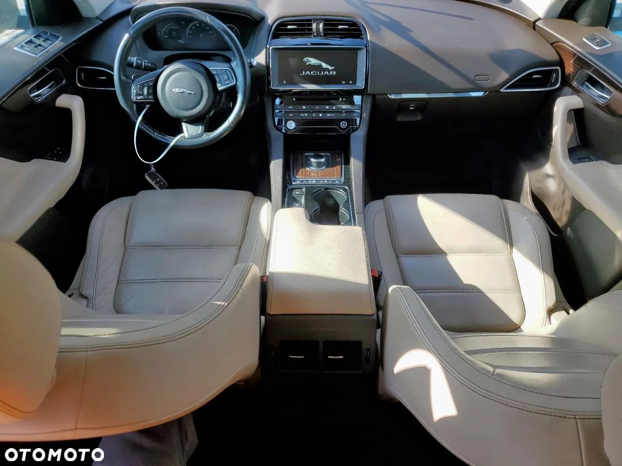 Jaguar F-Pace - 8
