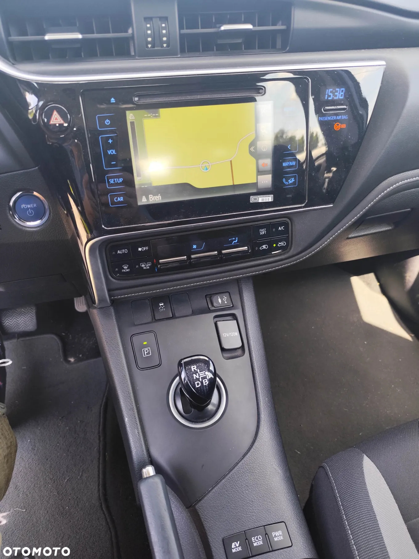 Toyota Auris 1.8 HSD Sol - 9