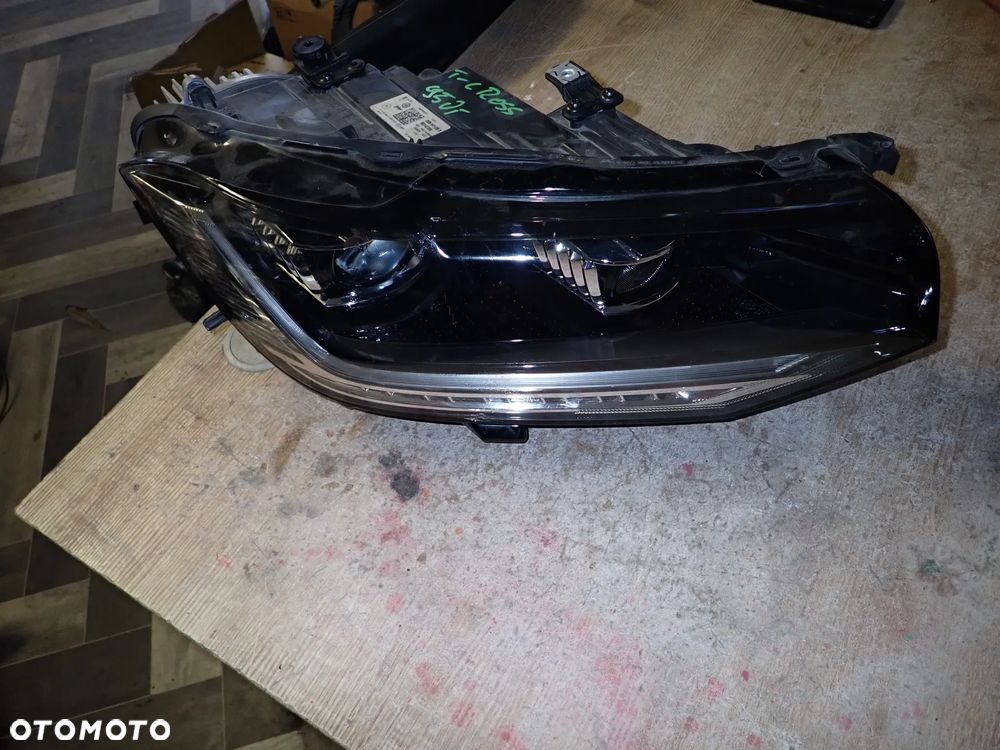 VOLKSWAGEN T-CROSS LAMPA PRAWY PRZÓD 2GM941036B - 1