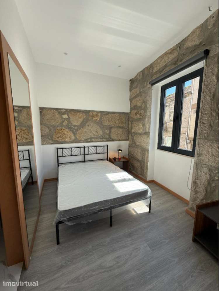 Quarto - localizado em Santa Marinha Porto - Grande imagem: 3/27
