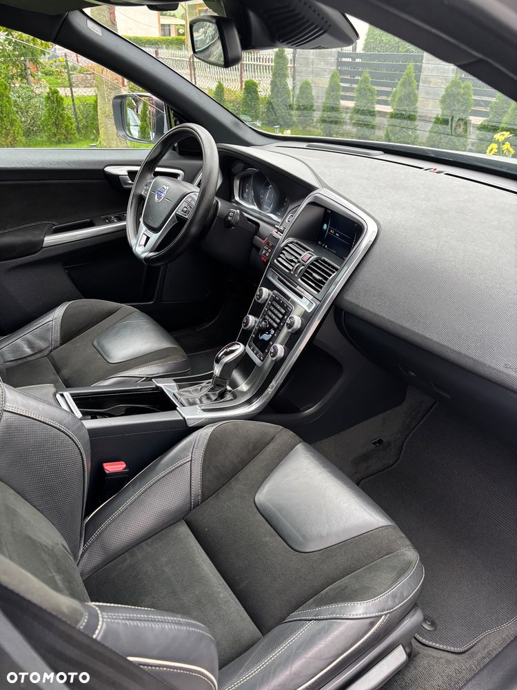 Volvo XC 60 D4 AWD Geartronic RDesign - 25