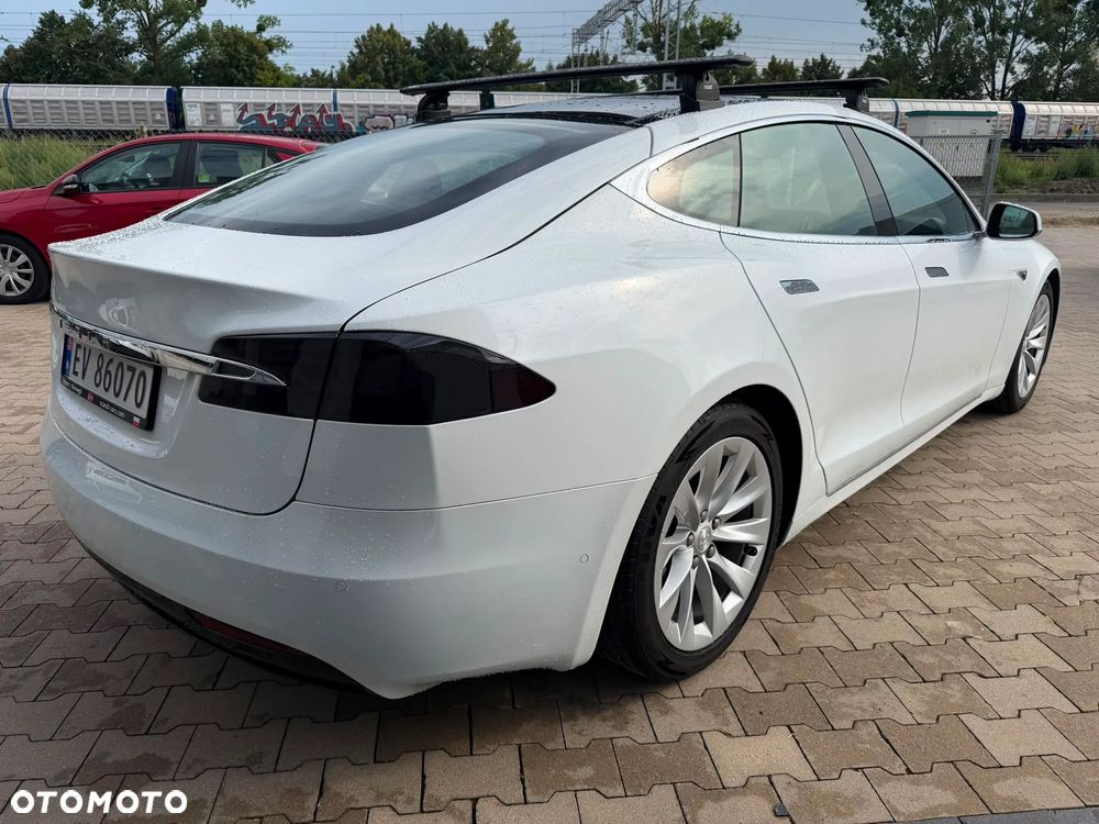 Tesla Model S - 8