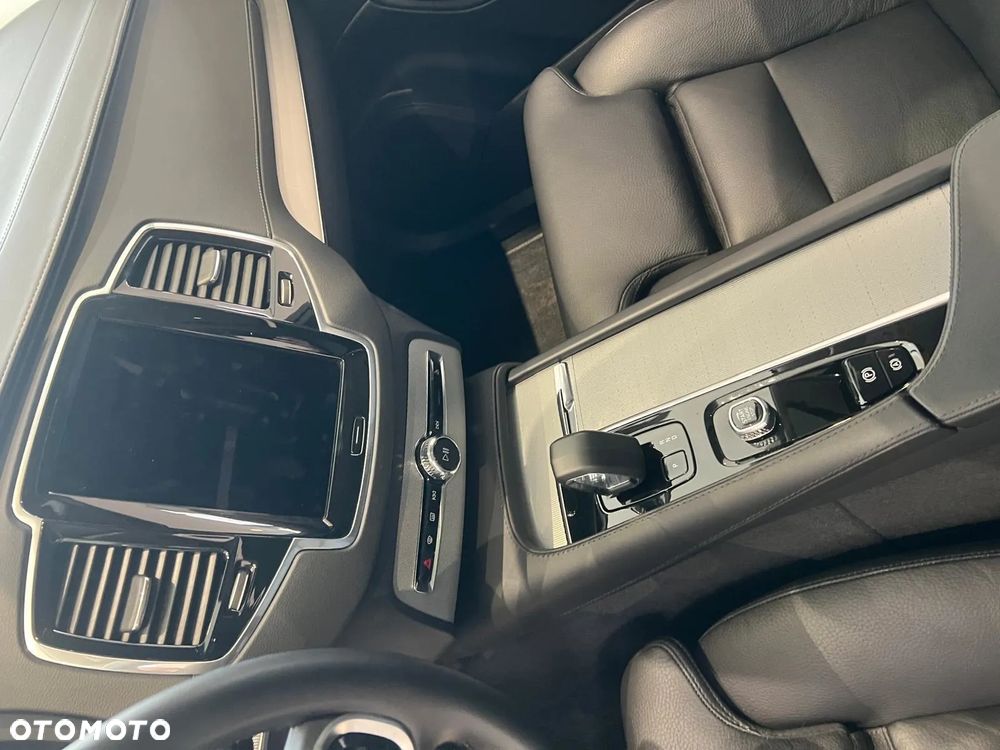 Volvo XC 90 B5 D AWD Ultimate Dark 7os - 25