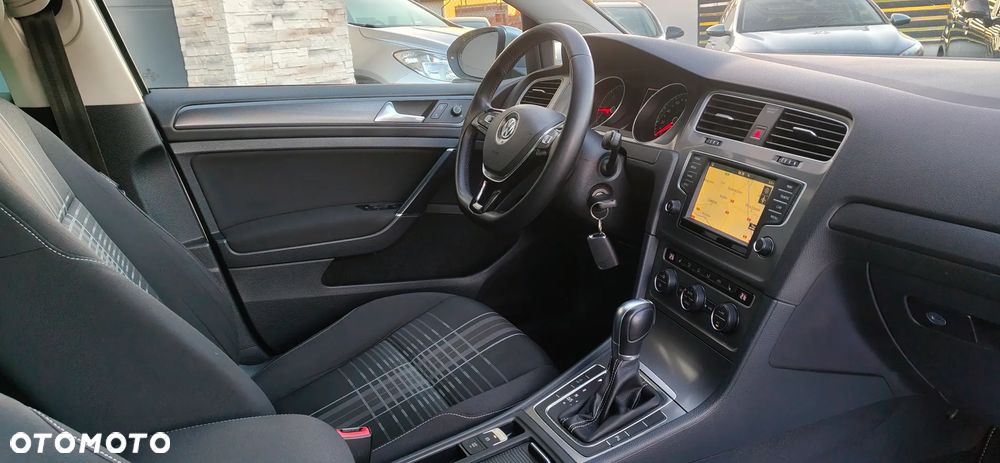 Volkswagen Golf 1.6 TDI BlueMotion Technology DSG Lounge - 27