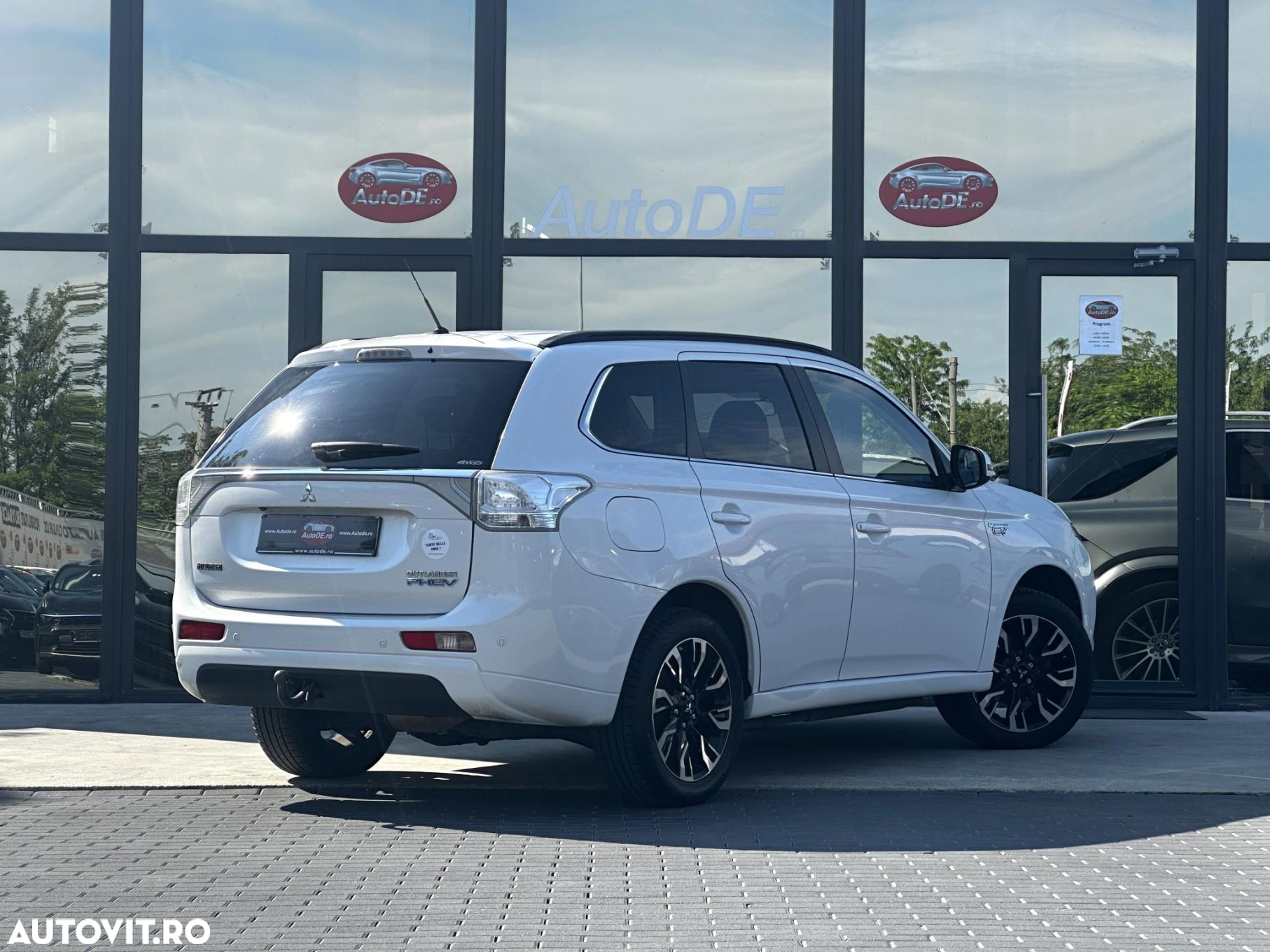 Mitsubishi Outlander - 3
