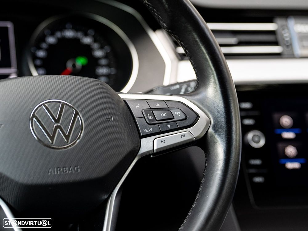 VW Passat Variant - 37