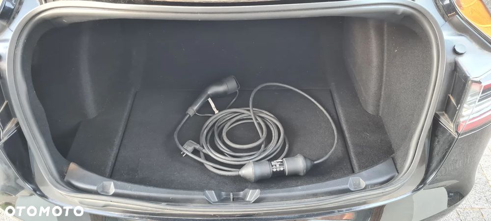 Tesla Model 3 - 24