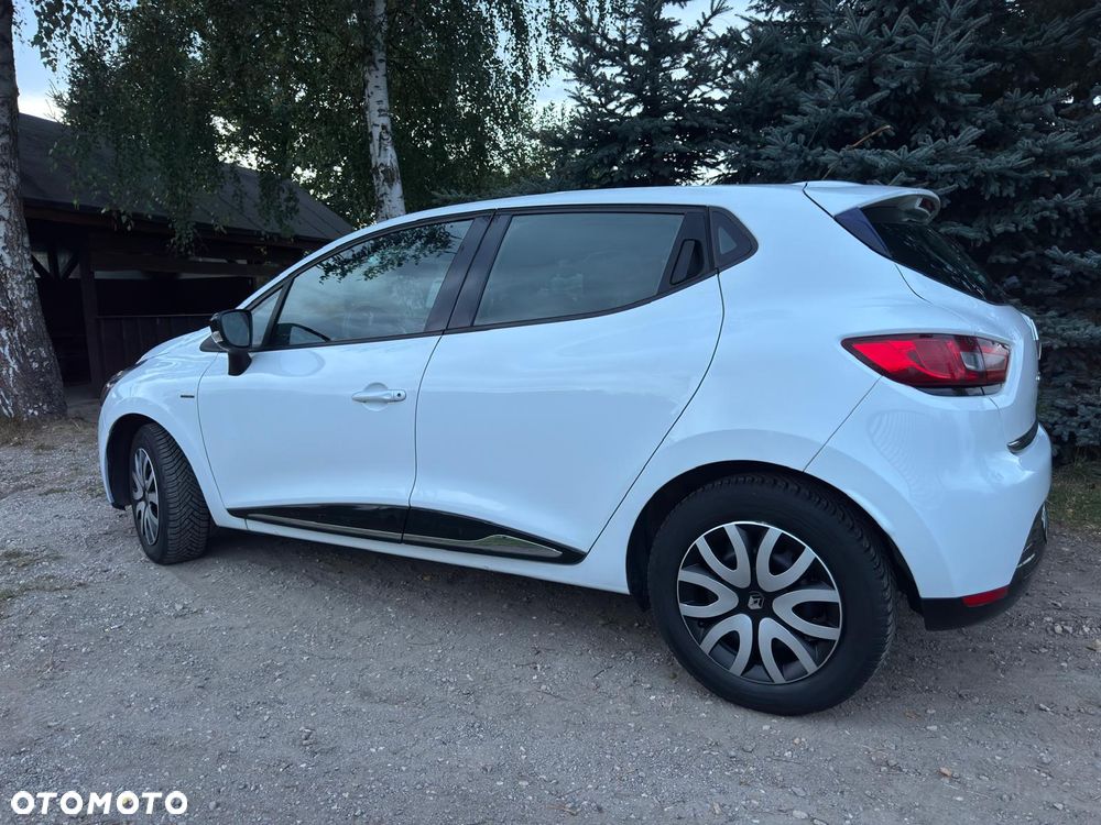 Renault Clio 1.2 16V 75 LIMITED - 4