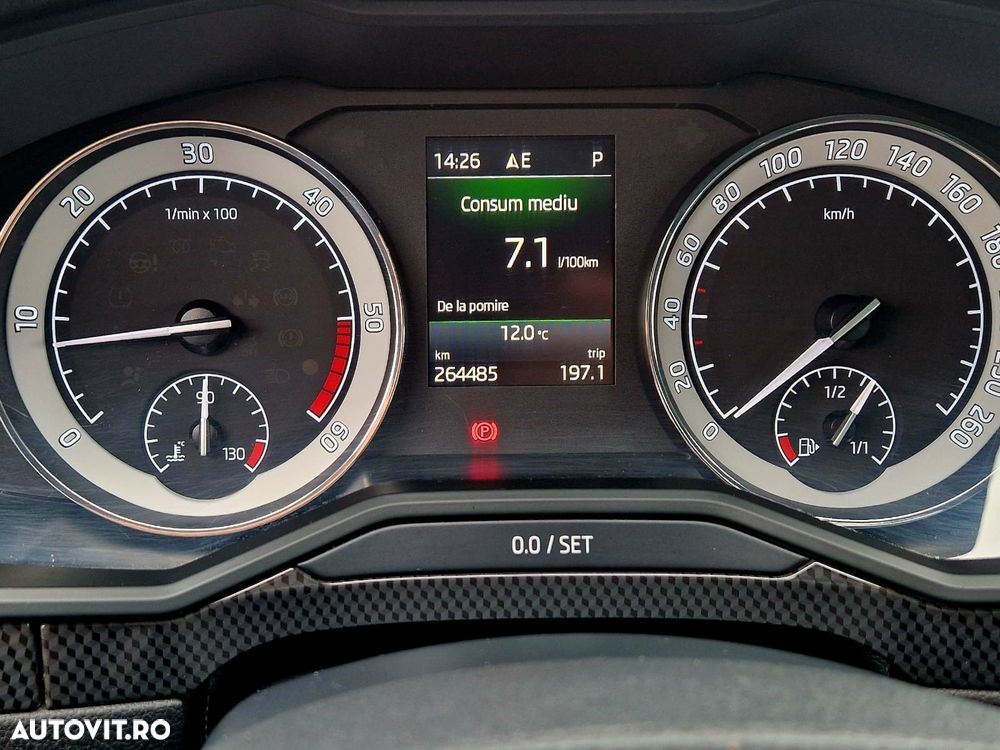 Skoda Superb 2.0 TDI DSG Sportline - 8