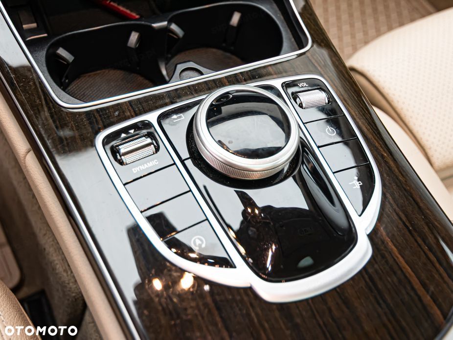 Mercedes-Benz Klasa C 300 9G-TRONIC - 24