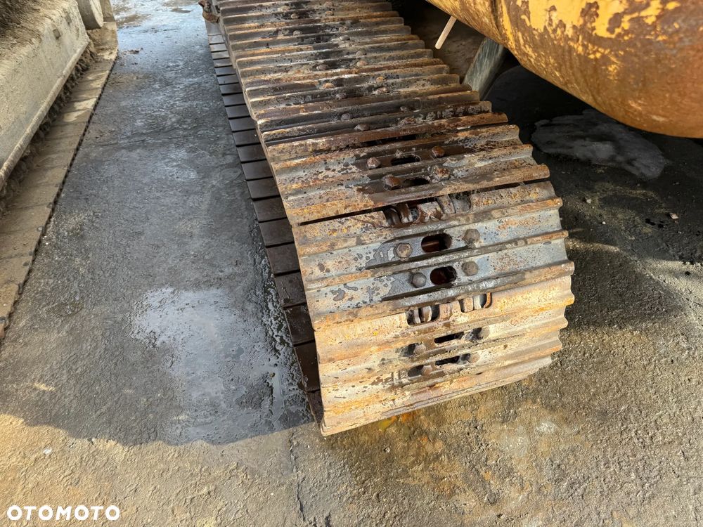 New Holland E215 - 17