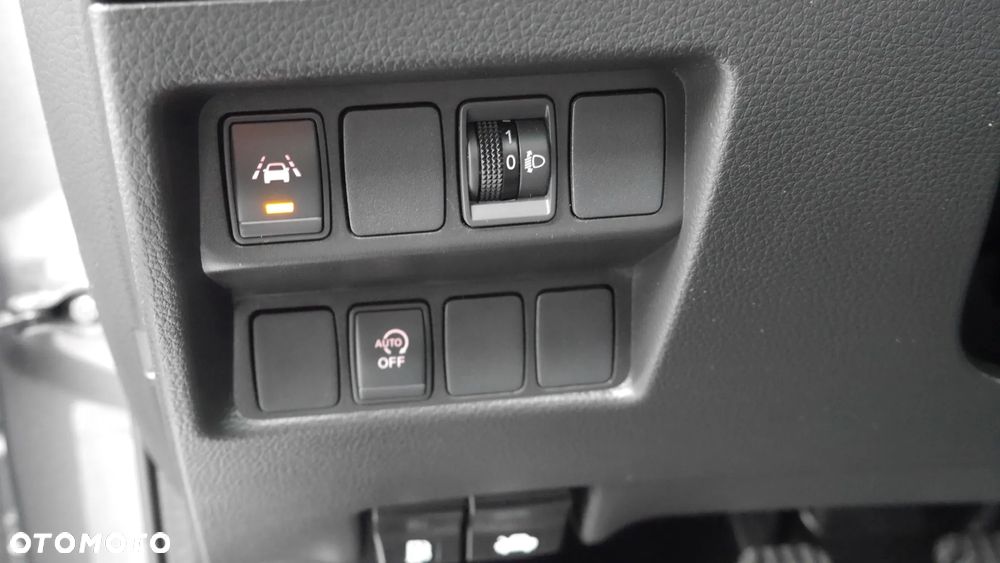 Nissan Qashqai 1.3 DIG-T AKARI - 24