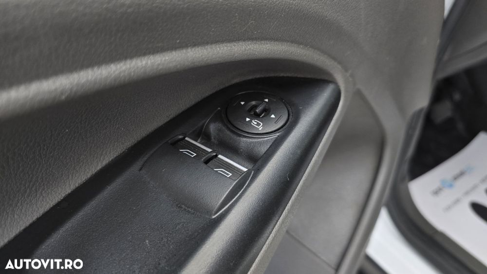 Ford Transit Connect - 11