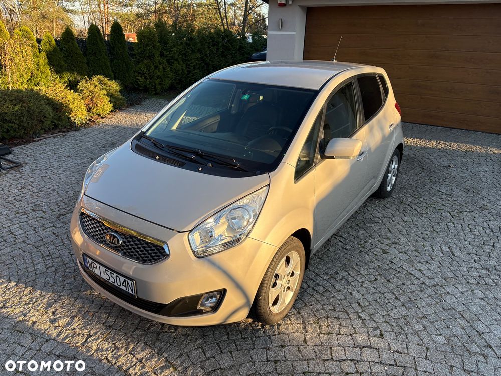 Kia Venga - 10