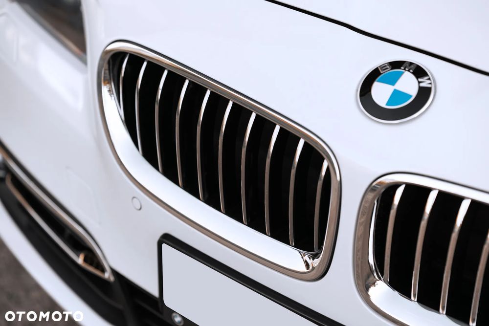 BMW Seria 5 528i xDrive Luxury Line - 7