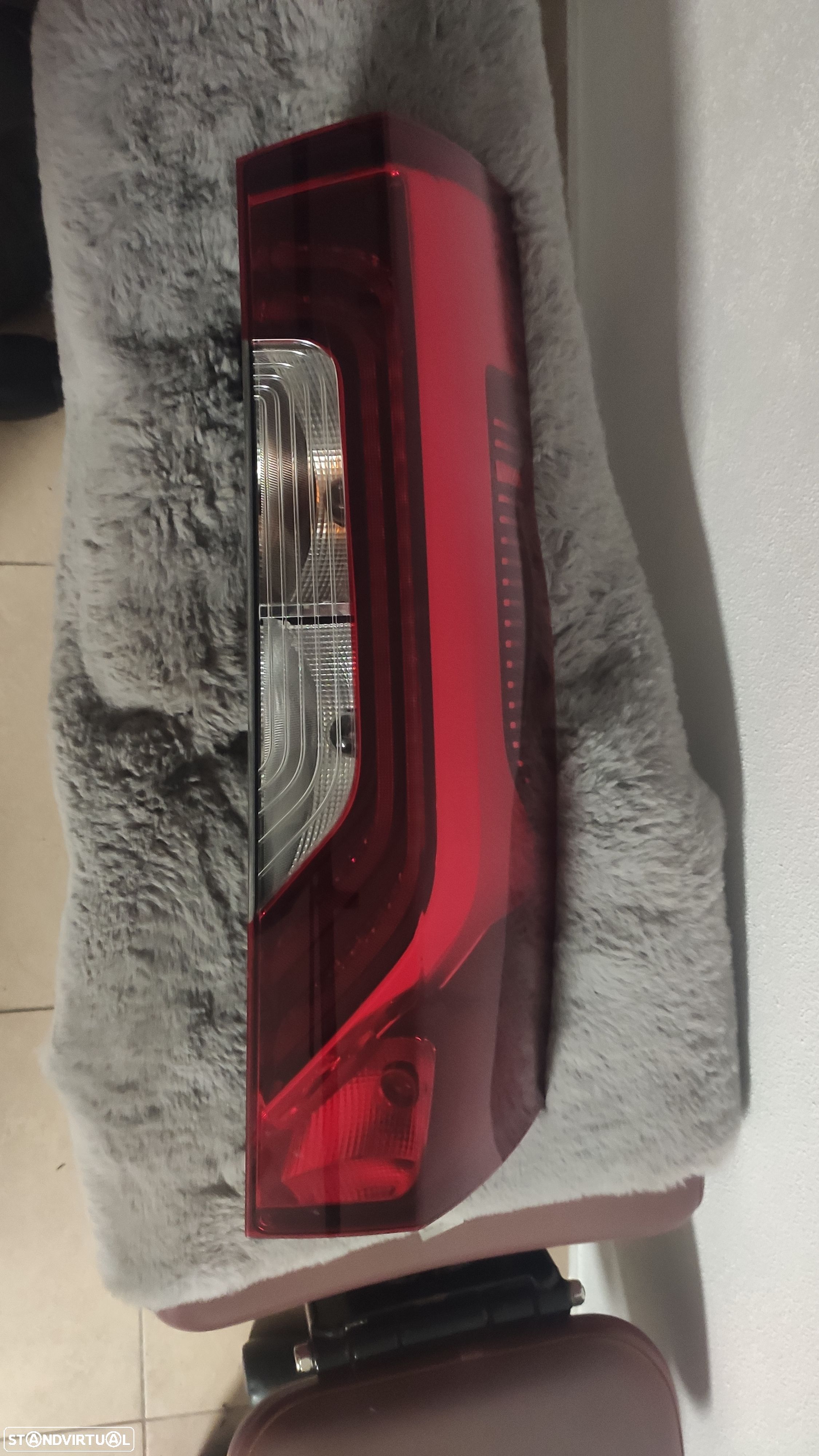 farolim traseiro direito Mercedes Sprinter w910 - A9108205300 - 1