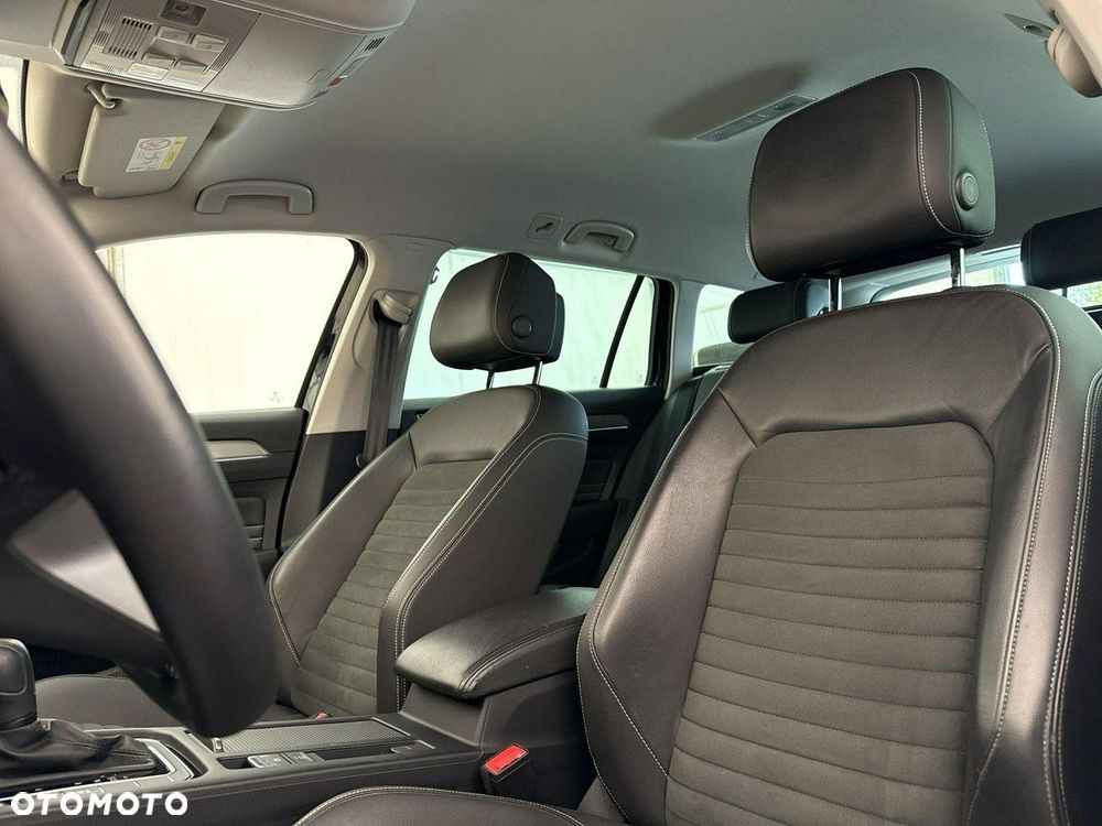 Volkswagen Passat - 12