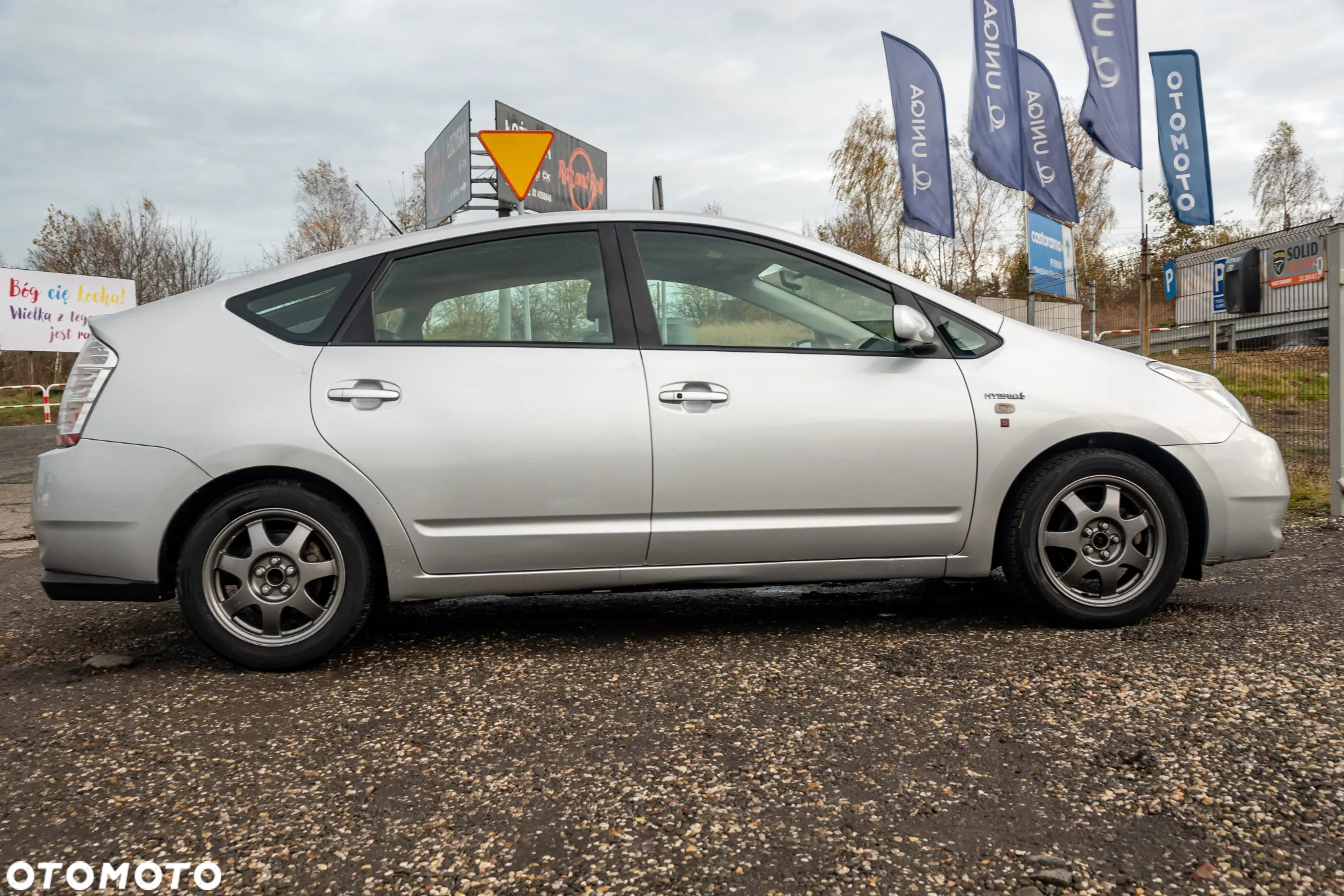 Toyota Prius (Hybrid) Executive - 8