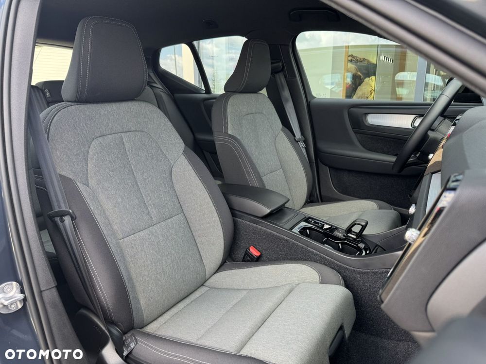 Volvo XC 40 B3 Plus Dark - 16