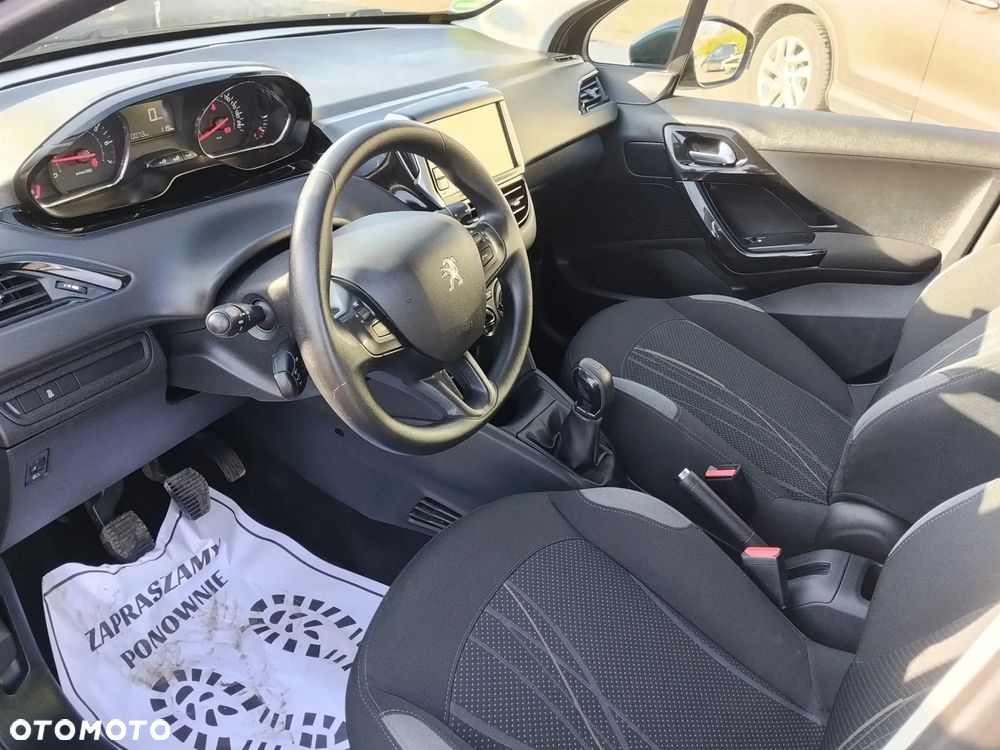 Peugeot 208 - 9