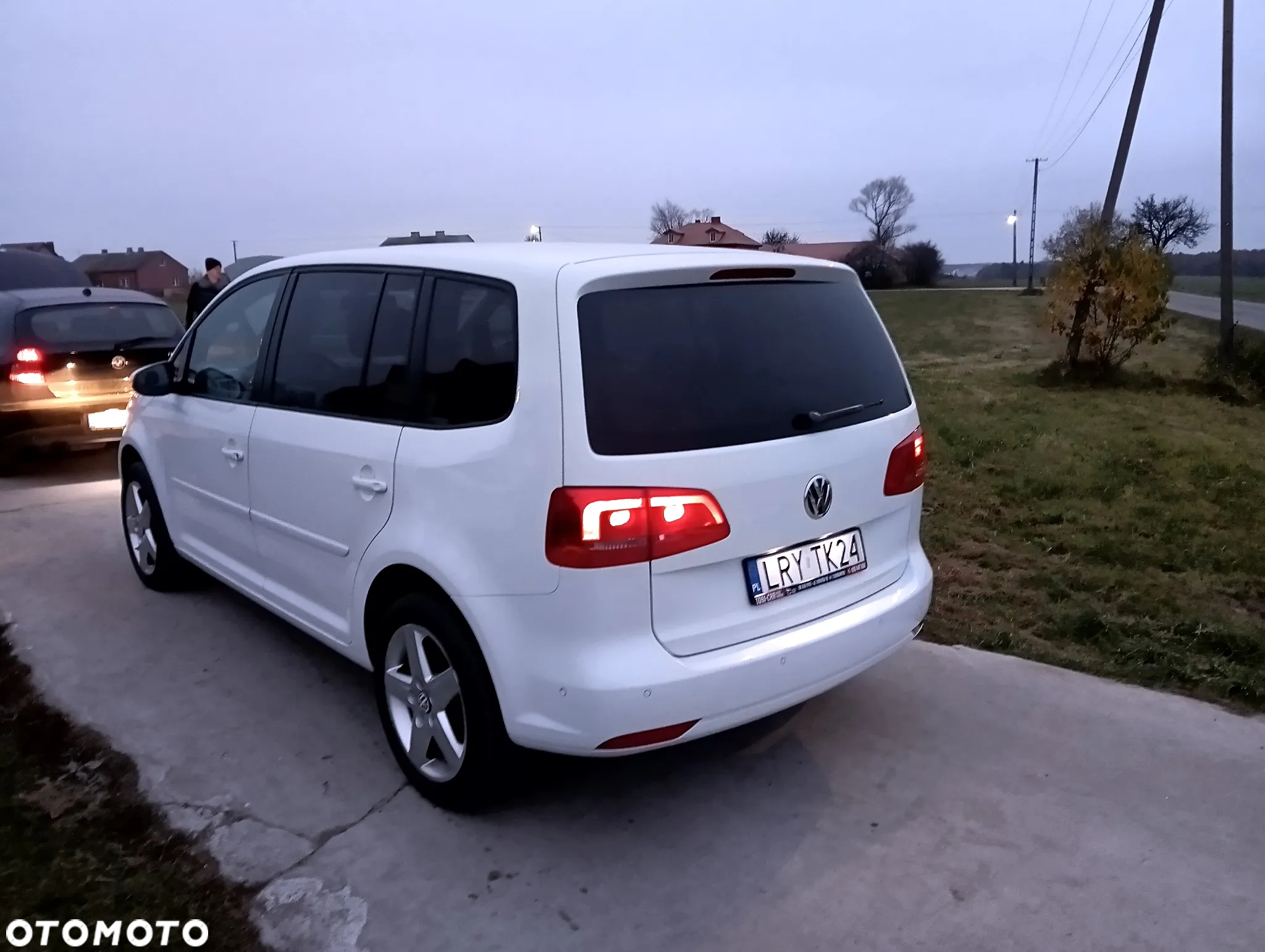 Volkswagen Touran 2.0 TDI DPF BlueMotion Technology DSG Comfortline - 12