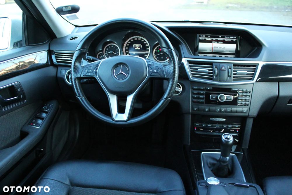 Mercedes-Benz Klasa E 200 CGI BlueEffICIENCY Avantgarde - 24