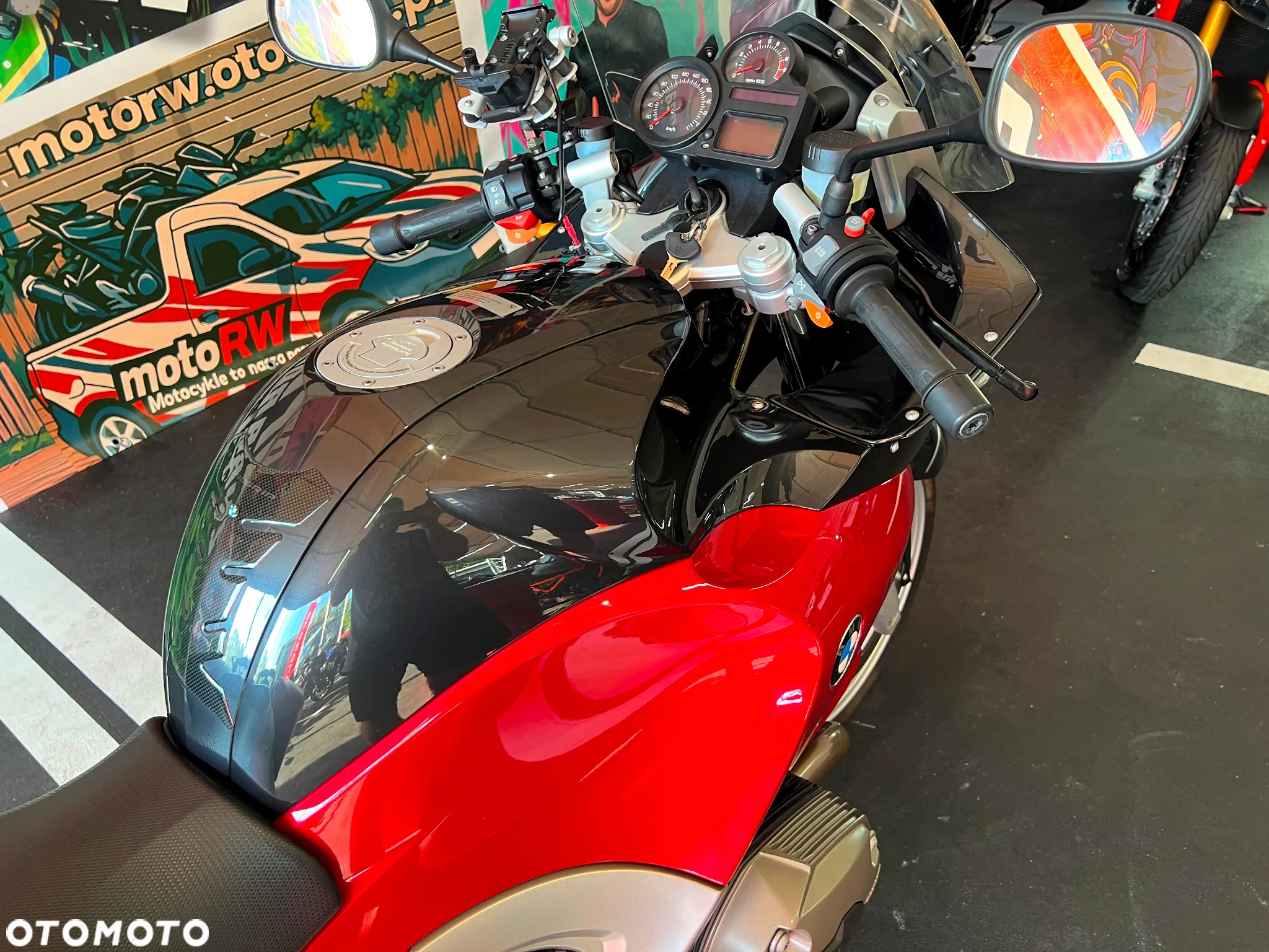 BMW R - 8