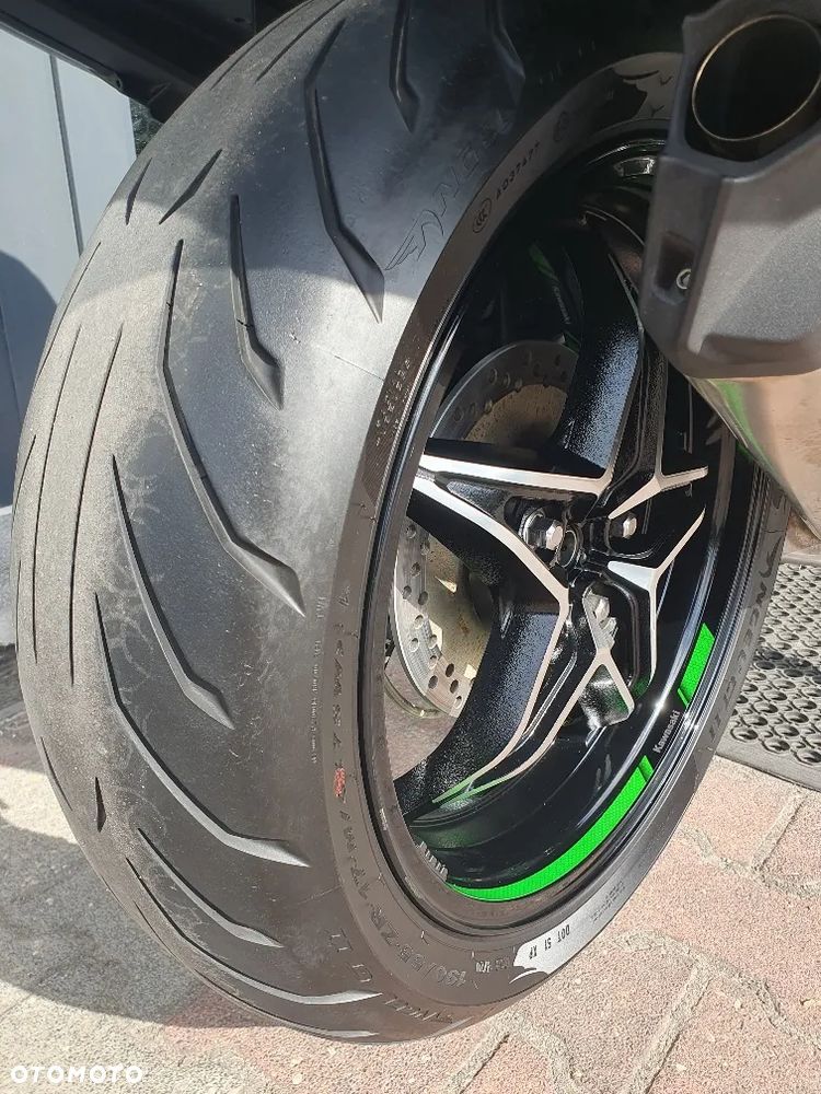 Kawasaki H2 - 40