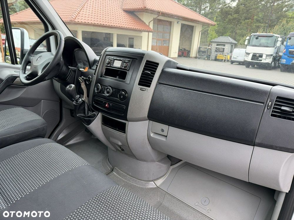 Mercedes-Benz Sprinter - 25