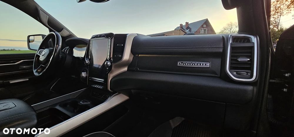 RAM 1500 Crew Cab Shortbed Laramie - 14