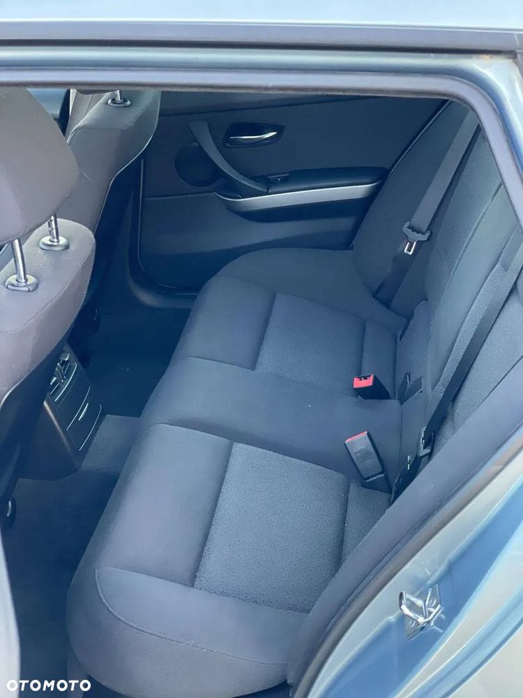 BMW Seria 3 ver-320i-touring - 10