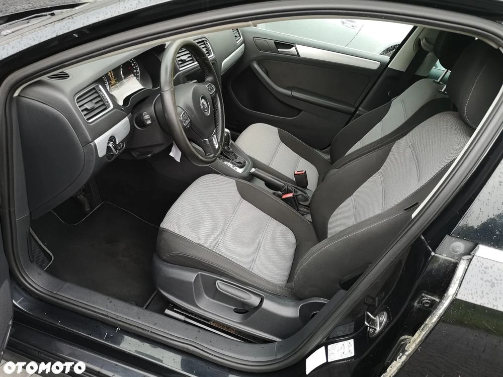 Volkswagen Jetta - 17