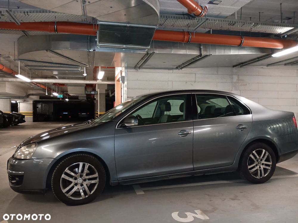 Volkswagen Jetta 2.0 FSI Comfortline - 9