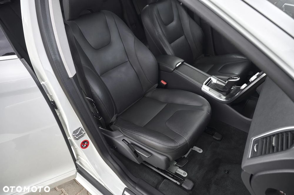 Volvo XC 60 D4 Drive-E Momentum - 24