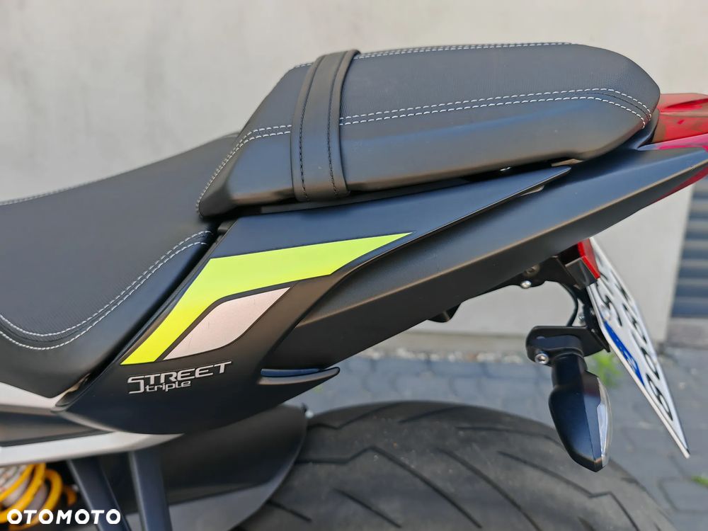 Triumph Street Triple - 38