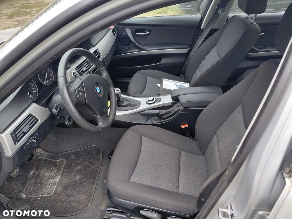 BMW Seria 3 320i - 9