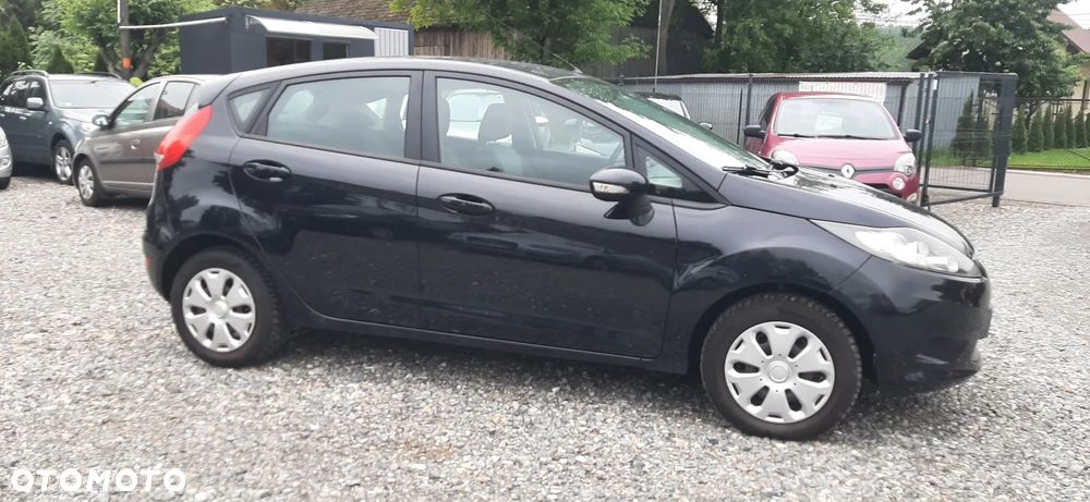 Ford Fiesta - 25