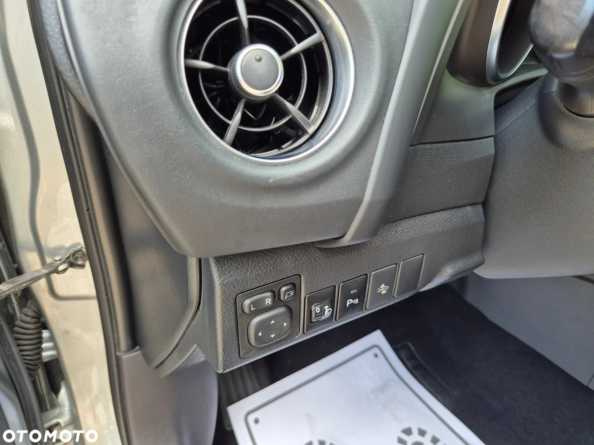 Toyota Auris 1.8 VVT-i Hybrid Automatik Design Edition - 23