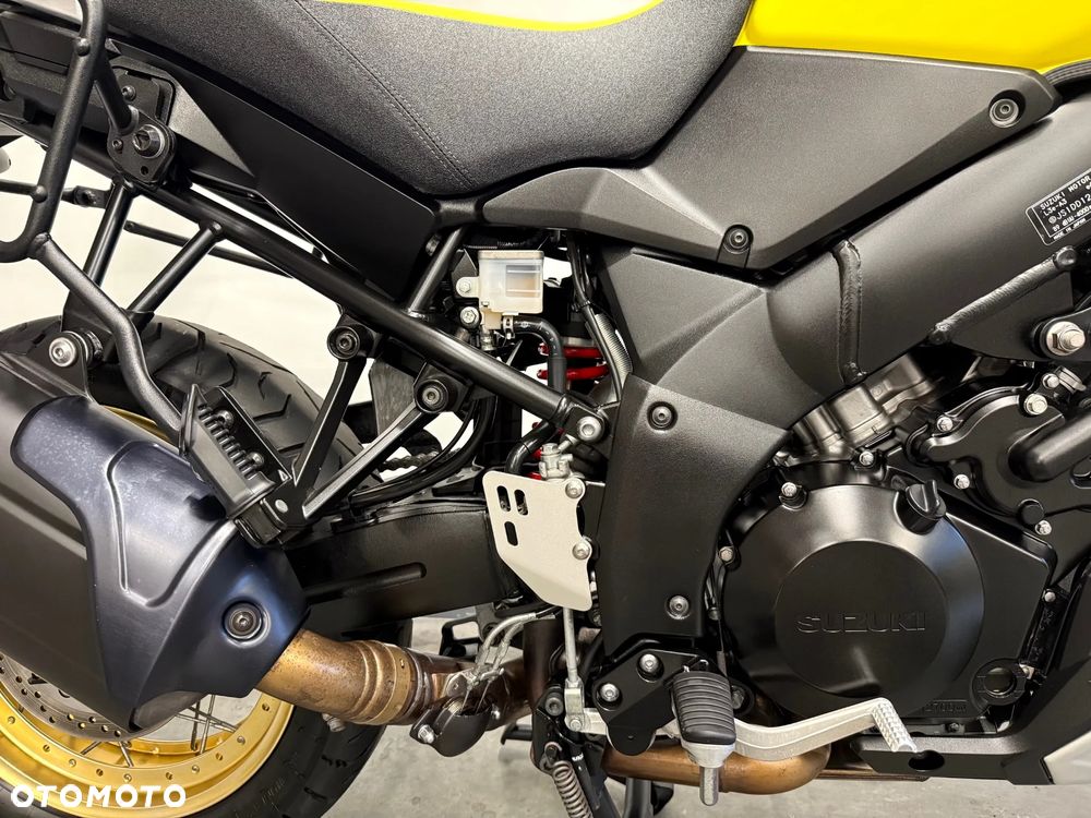 Suzuki V-STROM - 25
