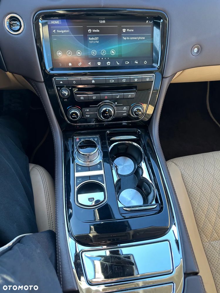 Jaguar XJ 3.0 T LWB AWD Portfolio - 22