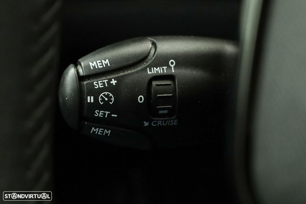 Peugeot 2008 1.2 PureTech Allure - 18