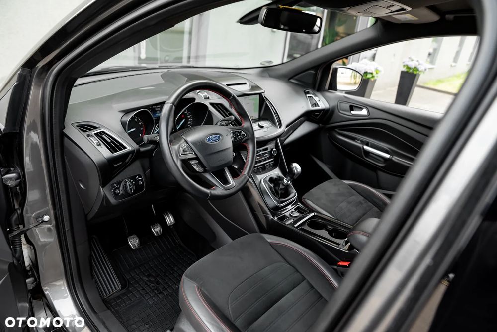 Ford Kuga 1.5 EcoBoost 2x4 ST-Line - 16