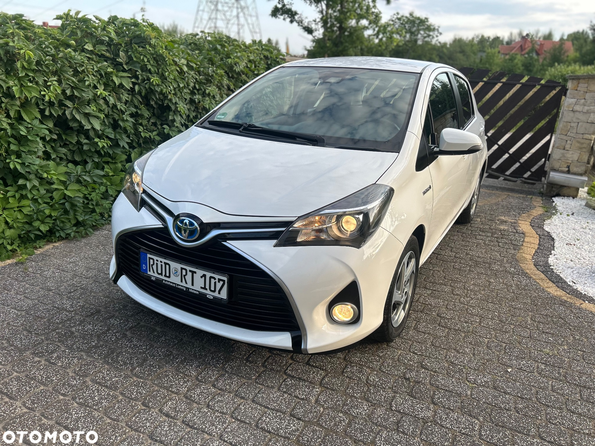 Toyota Yaris Hybrid 100 Premium - 14