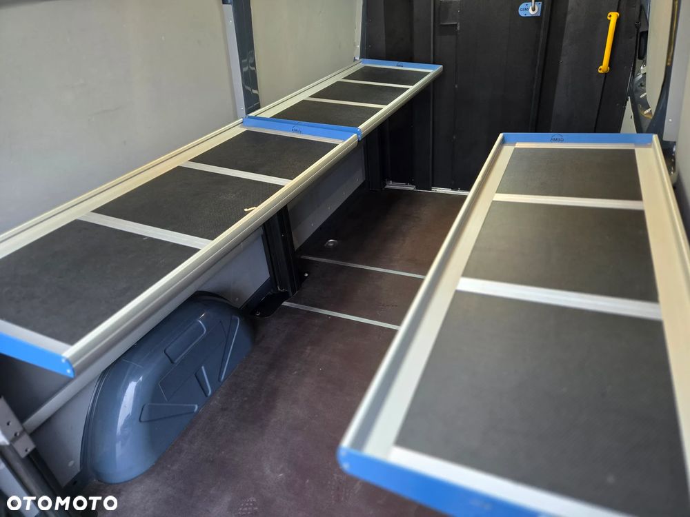 Mercedes-Benz Sprinter - 24